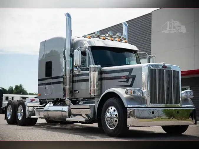 2025 PETERBILT 589