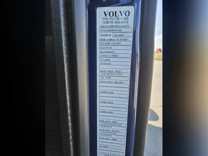 2023 VOLVO VNL64T760