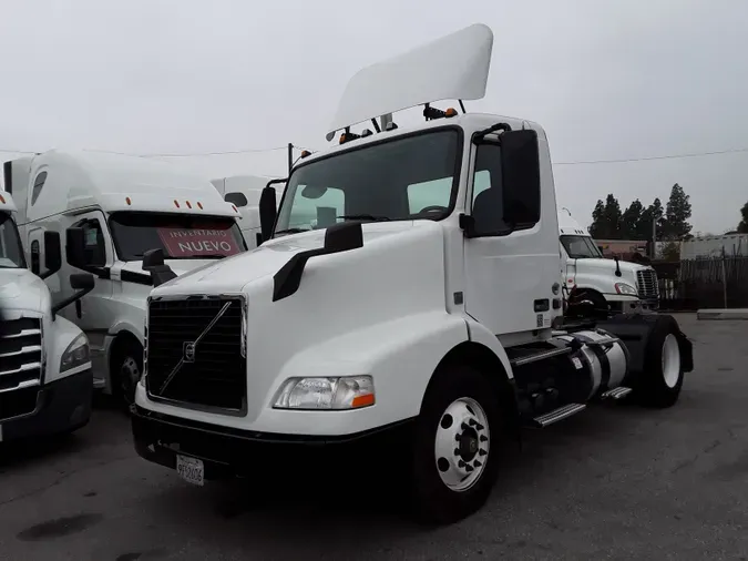 2017 VOLVO VNM42TRACTOR