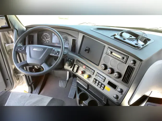 2022 Freightliner Cascadia 126