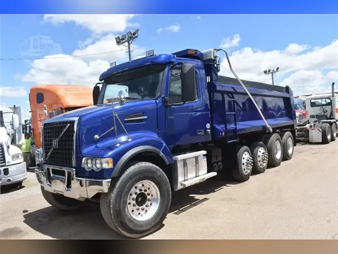 2021 VOLVO VHD104F300