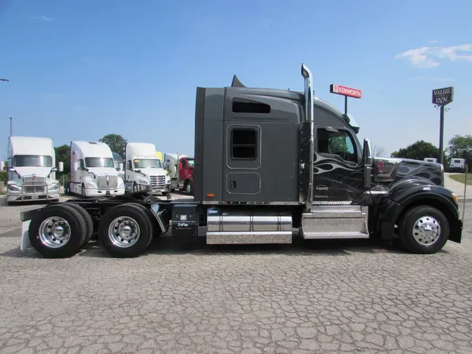 2024 Kenworth W990