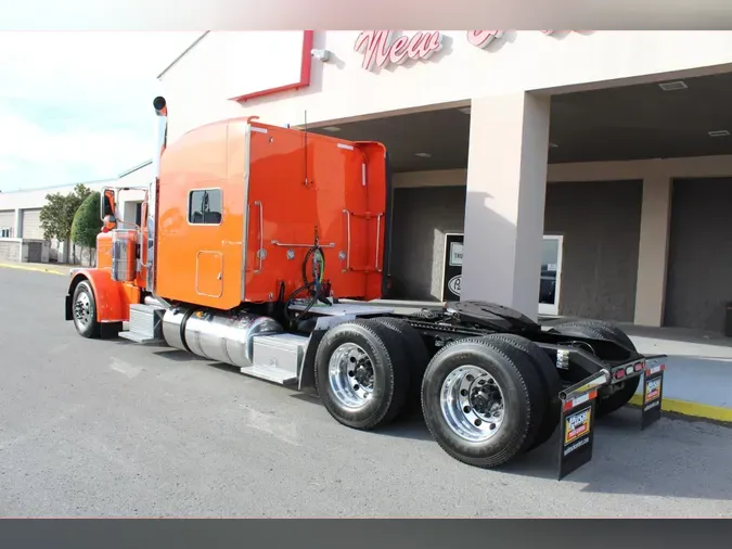 2023 Peterbilt 389