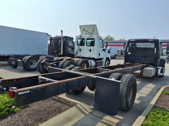 2019 FREIGHTLINER M2 106