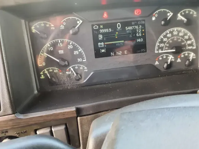 2020 VOLVO VNR64T-640