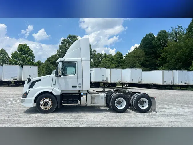 2016 Volvo VNL300