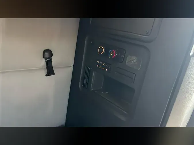 2021 FREIGHTLINER CA126