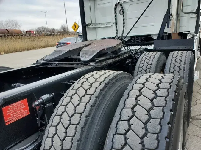 2020 VOLVO VNL64T760