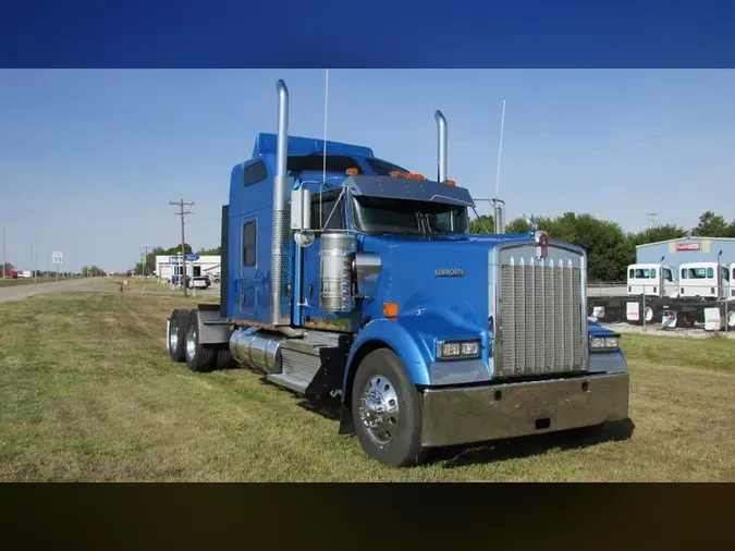 2021 Kenworth W900L