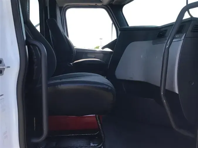 2019 FREIGHTLINER CA126