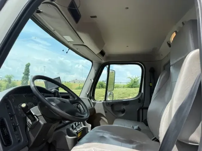2019 Freightliner M2 106