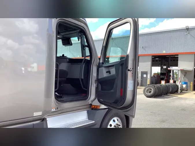 2022 Freightliner Cascadia 126