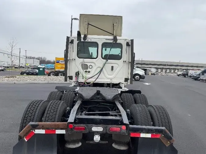 2019 Freightliner X12564ST