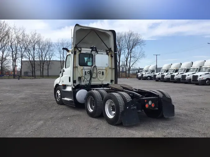 2020 Freightliner Cascadia 126
