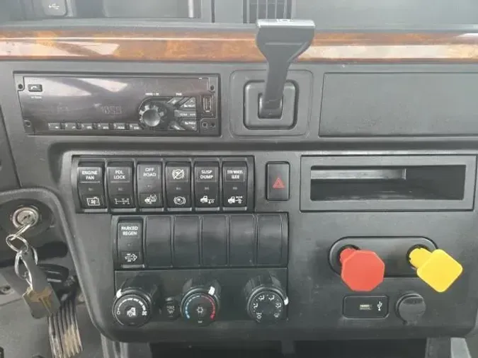 2020 International LT625