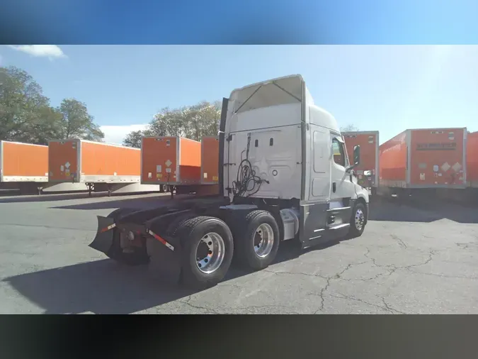 2021 Freightliner Cascadia 126