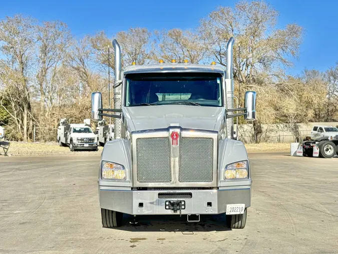 2022 KENWORTH T880