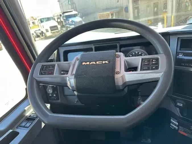 2020 MACK PI64T