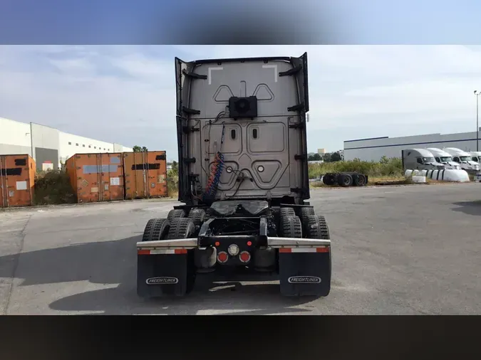 2022 Freightliner Cascadia 126
