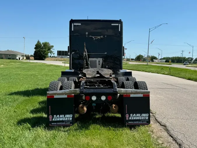 2021 Kenworth T880