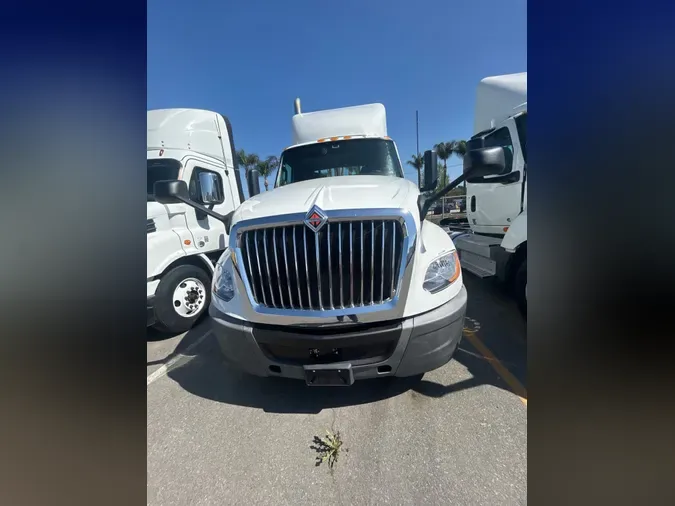2021 NAVISTAR INTERNATIONAL LT625 DAYCAB S/A