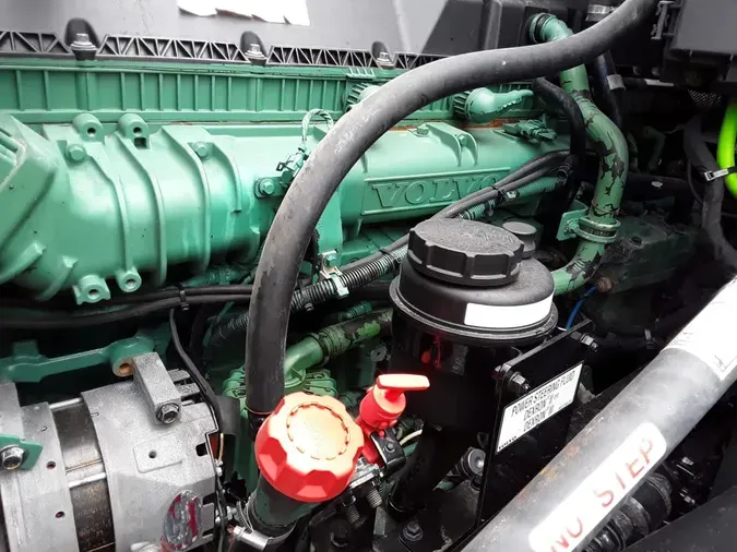 2020 VOLVO VNL64T-760
