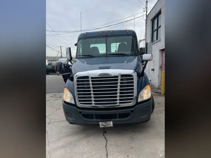 2017 FREIGHTLINER/MERCEDES CASCADIA 113