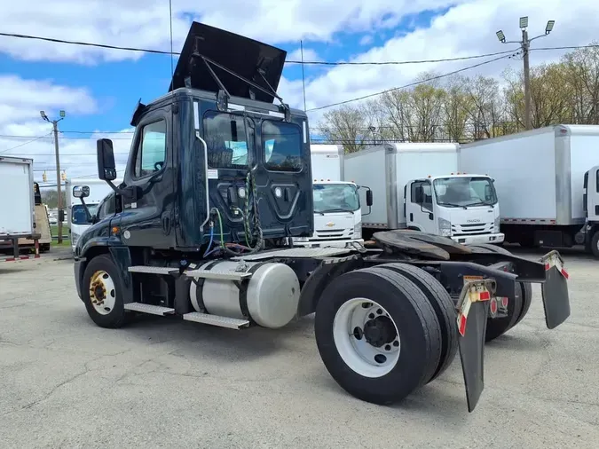 2019 FREIGHTLINER/MERCEDES CASCADIA 125da651fd9a4614402d5126a24591925de