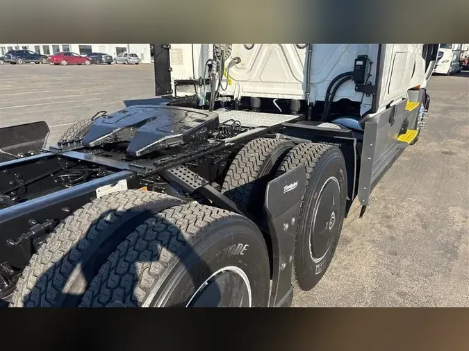 2022 FREIGHTLINER CA126