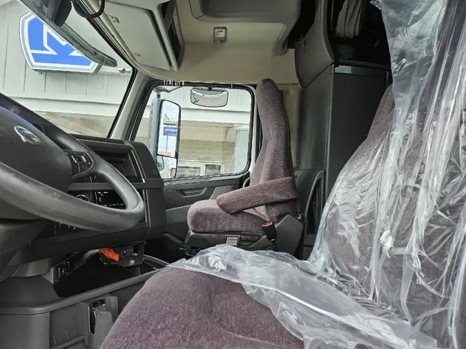 2022 VOLVO VNL64T860