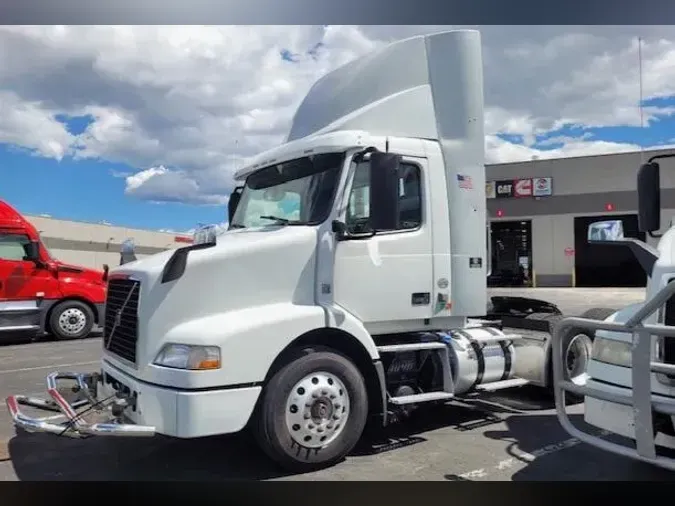 2016 Volvo VNM64T