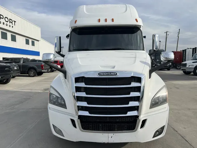 2020 Freightliner Cascadia 126