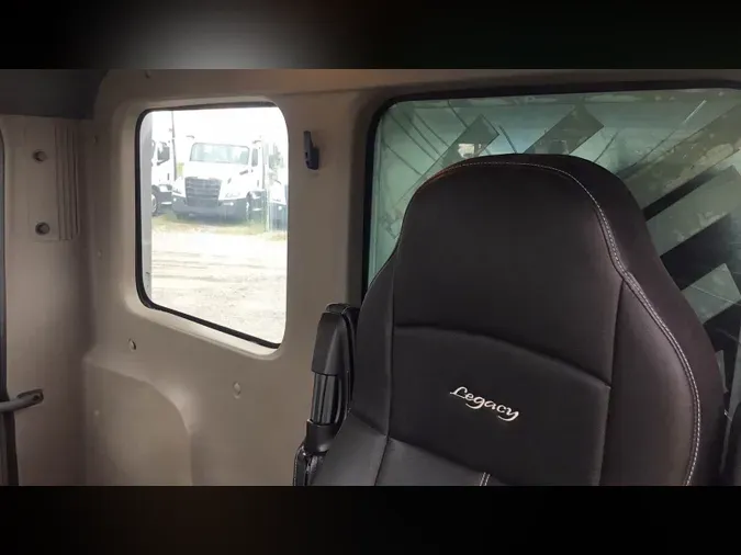 2019 Freightliner Cascadia 125da6e67d0e0b11294318c6c40c1228e83