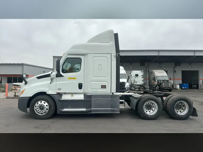 2021 Freightliner Cascadia 126