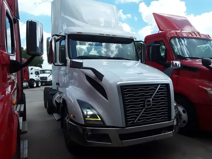 2019 VOLVO VNL64T-300