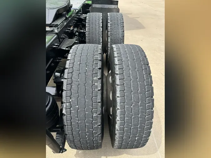 2025 Peterbilt 589da76cbb8617aada9c89c3cf762e9e9ee