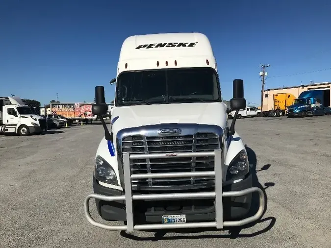 2019 Freightliner X12564ST