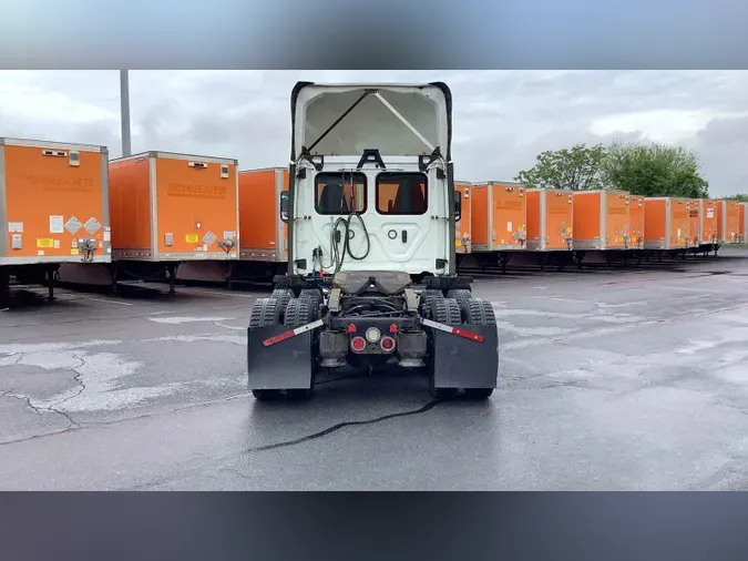 2020 Freightliner Cascadia 126