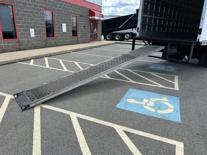 2019 Freightliner M2 106