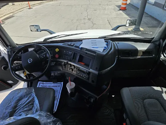 2024 VOLVO VNL64T760
