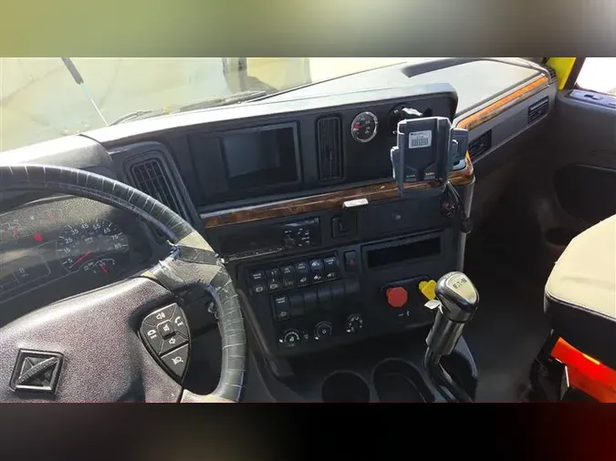 2018 INTERNATIONAL RH613