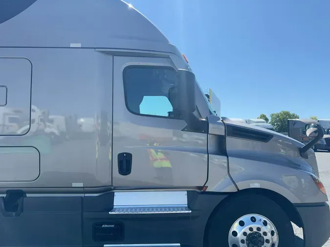 2025 Freightliner Cascadia 126