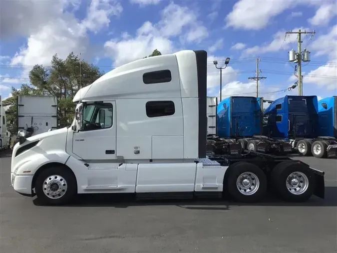 2019 VOLVO VNL760