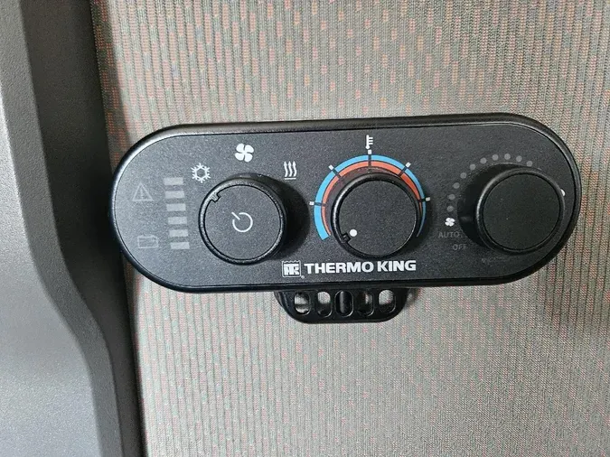 2022 VOLVO VNL64T740