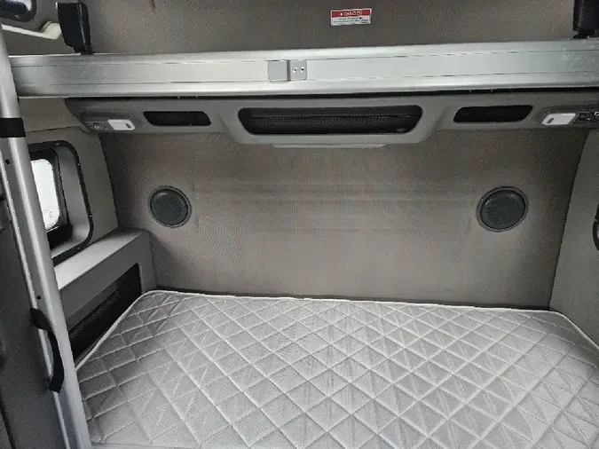 2022 VOLVO VNL64T860