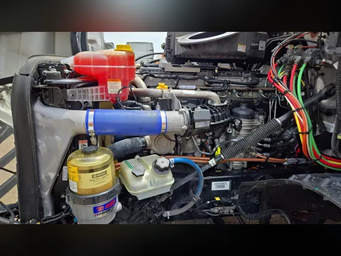2019 Freightliner Cascadia 126