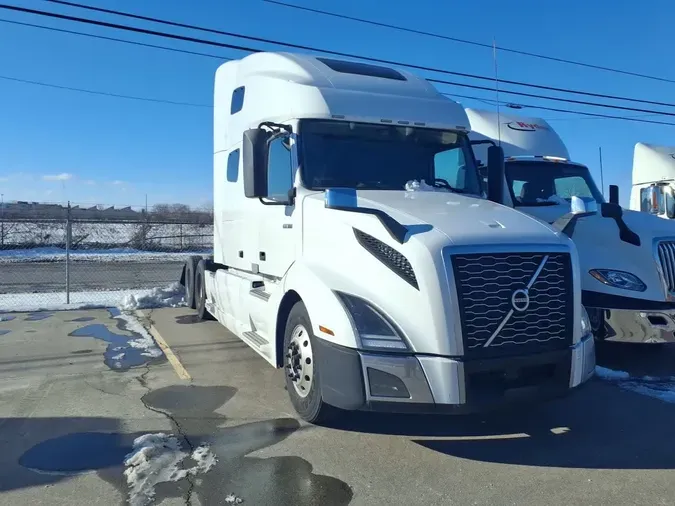 2020 VOLVO VNL64T-760