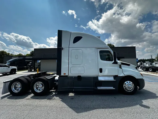 2020 Freightliner Cascadia 126