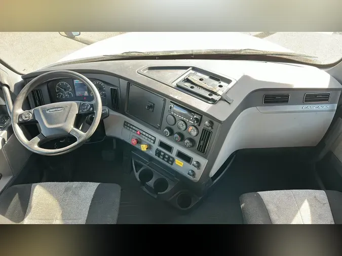 2020 Freightliner Cascadia 126