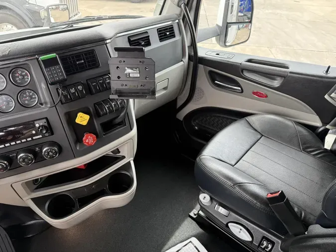 2023 Peterbilt 579